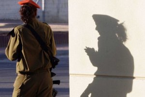 "חשש לפגיעה בחיי אדם": אזרח וחיילת מכרו מחסניות ותחמושת