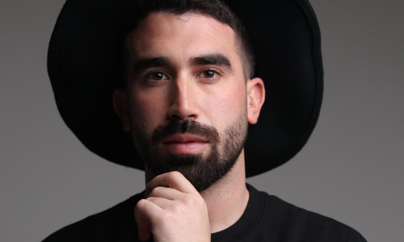 "מברכת 'ויכולו' על הצ׳ייסר": השיר החדש של בן צור ואלייצור