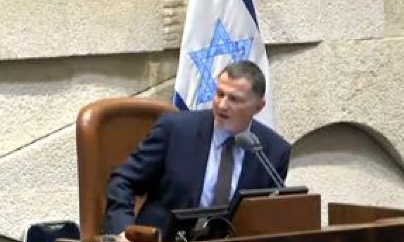 צפו: יולי אדלשטיין מתפוצץ על סתיו שפיר