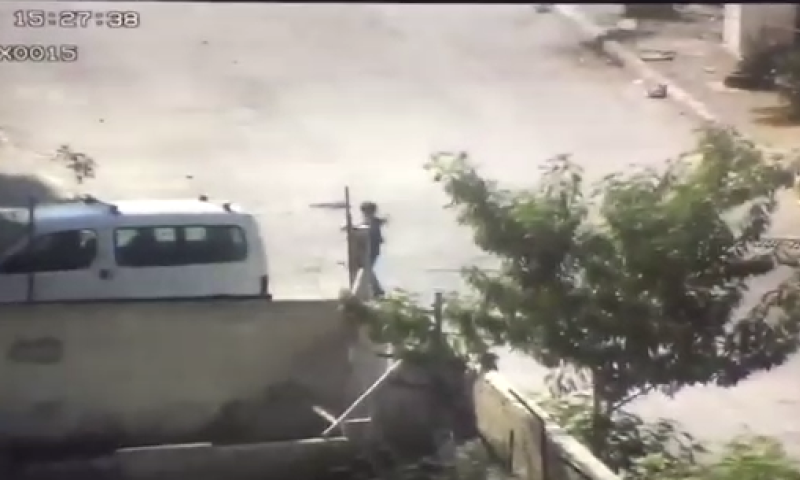 צפו: לוחמים תופסים 'על חם' מחבלים שיידו אבנים