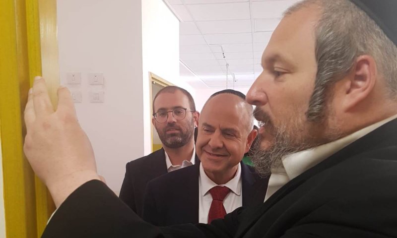 מנכ"ל משרד החינוך ביקר במוסדות "פרח" בביתר עילית