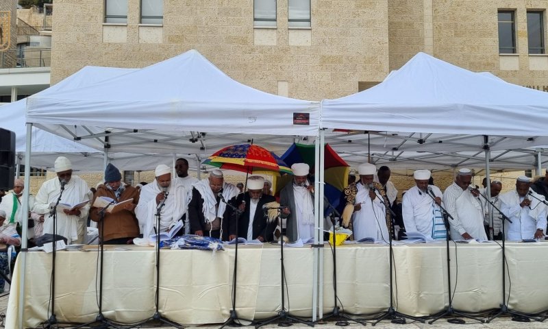 בתפילות על המצב בישראל: עולי אתיופיה ציינו את חג הסיגד בכותל