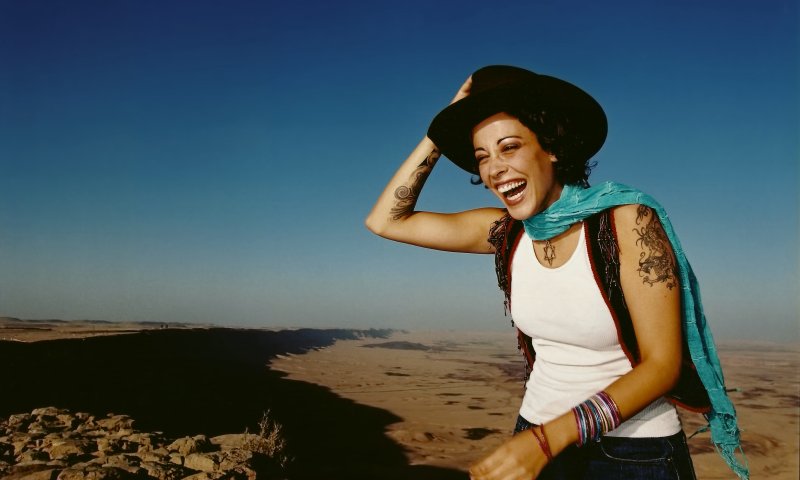 מתחיל להיות נואש: בנט הציע שריון לעדן הראל