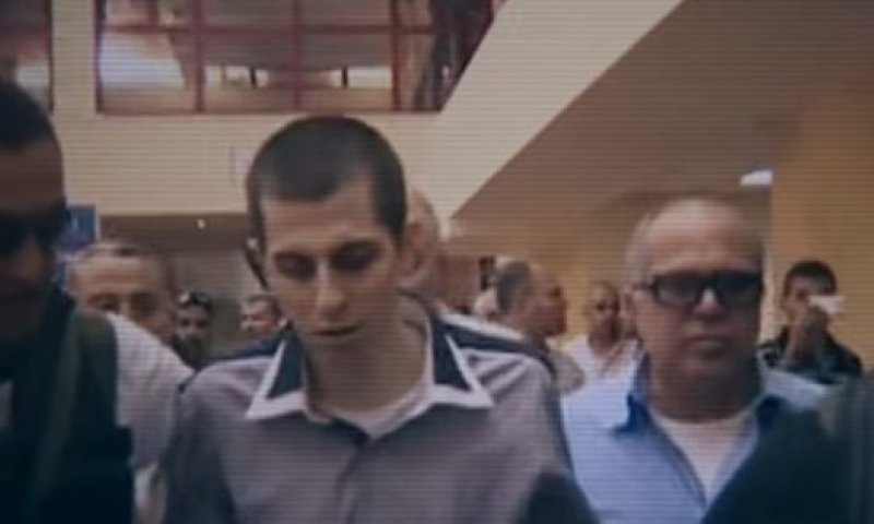 הדרמה במטוס &bull; צפו:מאחורי הקלעים של עסקת שליט