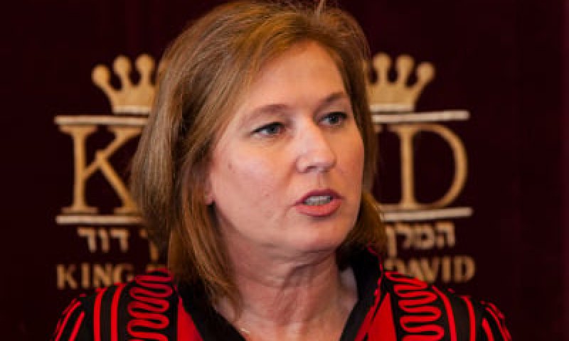 לבני שוב ברוגז עם בנט: "מעדיף להקשיב דווקא לרבנים קיצוניים"