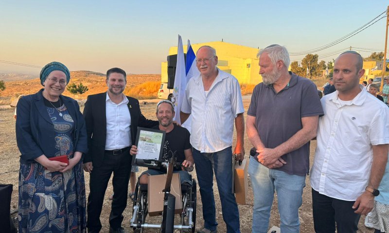 שהחיינו: הישובים עשהאל ואביגיל חוגגים הסדרה