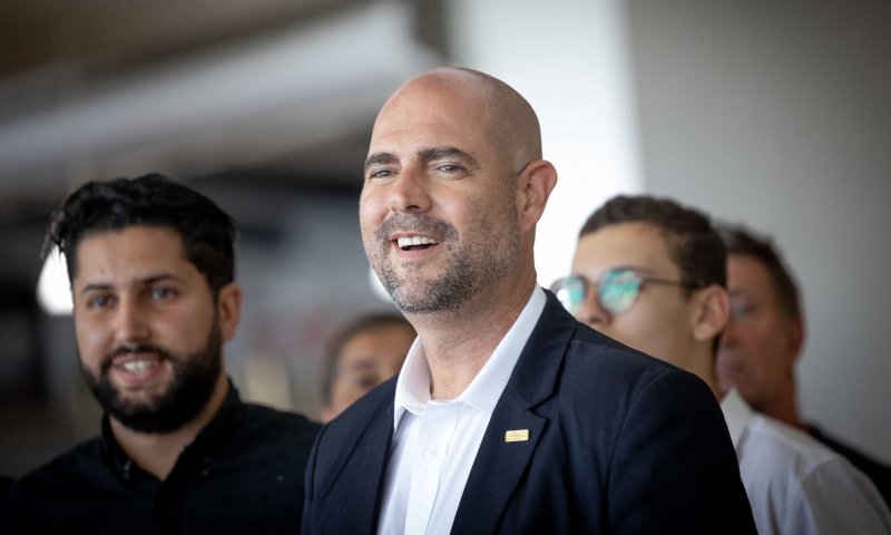 אוחנה בראש, ביסמוט בחמישייה: סקר סרוגים בליכוד