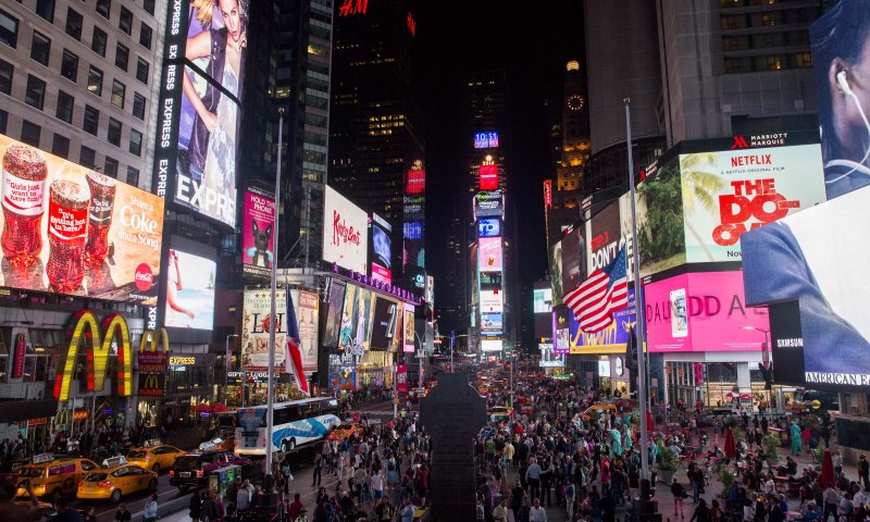 הערב: הטיימס סקוור יצבע בכחול ולבן
