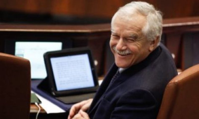 השר יאיר שמיר צפוי להודיע על פרישה