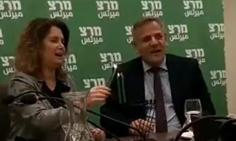 הדלקת הנרות המוזרה של מפלגת מרצ. צפו