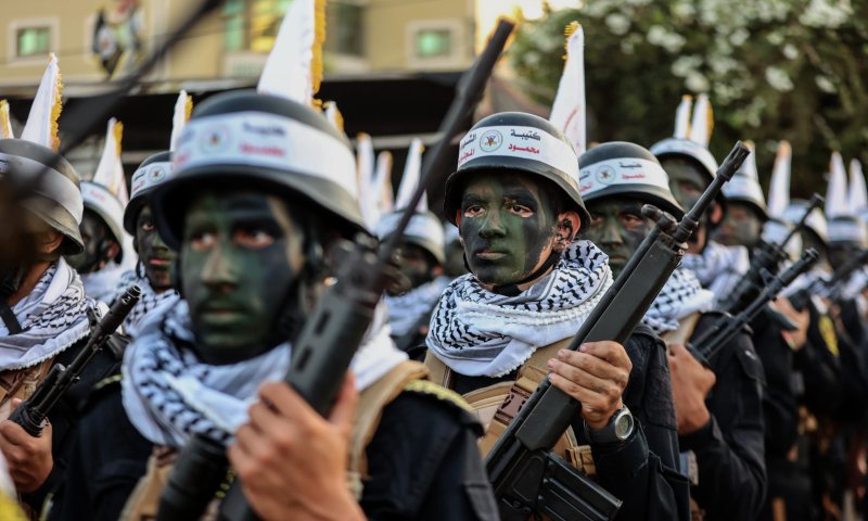 נלחמו בדאעש ועוזרים לצה"ל. מי הם החמושים שקיבלו נשק מישראל?