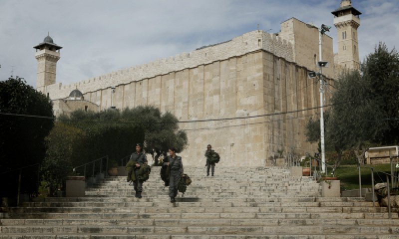 שו"ת סמס: האם מותר לכהנים להכנס למערת המכפלה