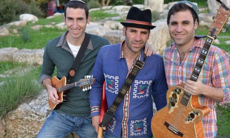 האחים סולמון בשיתוף פעולה עם כוכב 'דה וויס'