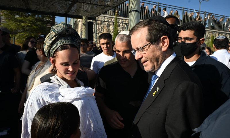 הרצוג באזכרה של קלמנזון: "ספרא וסייפא זו דרך חיים"