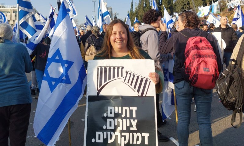 המוני אנשים ראו צעיר תוקף אותי, אף אחד לא התערב