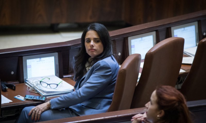 בעקבות הכניעה לטרור: שקד בתביעה נגד Airbnb