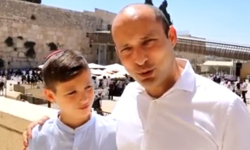 בלי הרצל: הבן של בנט חגג בר מצווה בכותל. צפו
