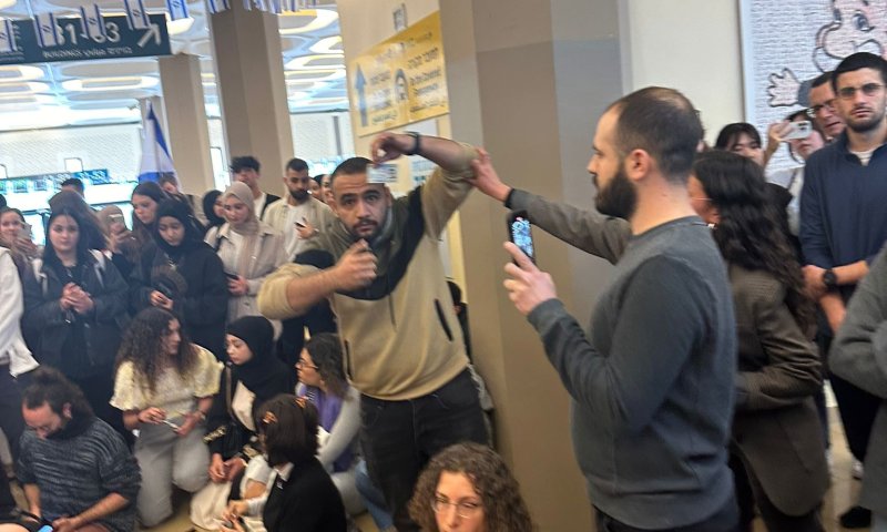 אחרי השעיית המרצה: מחאה סוערת באוניברסיטה העברית