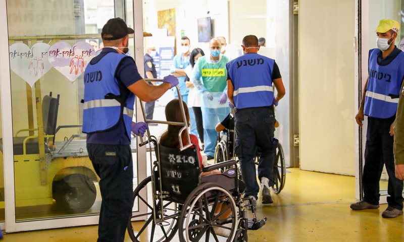 ביה"ח נהריה: שני מאבטחים הותקפו על ידי תושבי הצפון