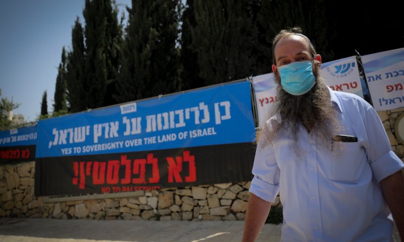 מאחורי הגב של מרצ? בנט נפגש עם ראשי מועצת יש"ע