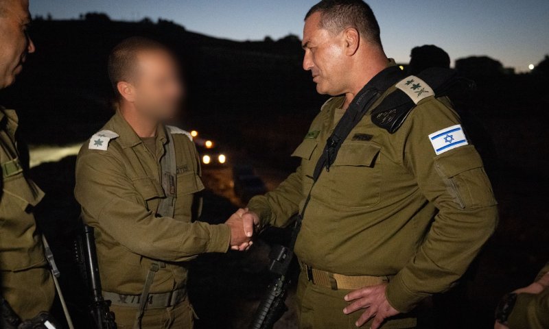 הרמטכ"ל מגבה את המג"ד שירה במתיישבים