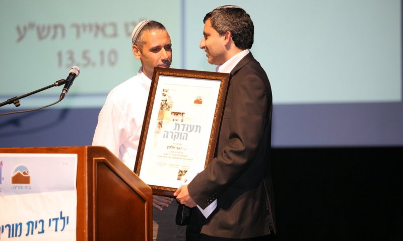 ח"כ אלקין: מקרבים הדור הצעיר לתורה דרך אותיות מסוכר ודבש