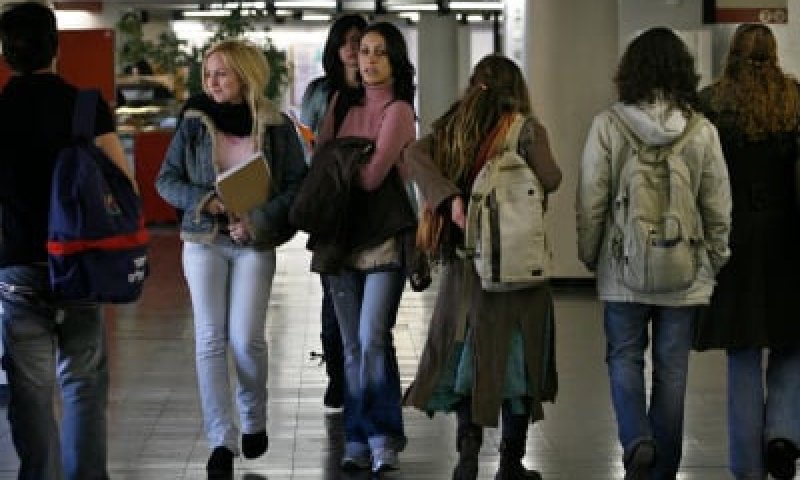 אם את הולכת עם מכנסיים אז במה את דתית?