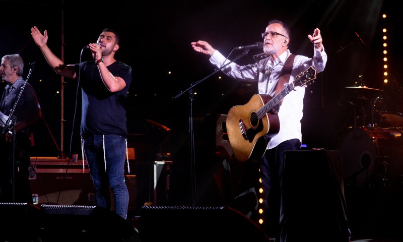 יוצאים אל האור: אהוד בנאי וישי ריבו בדואט מיוחד&bull; צפו