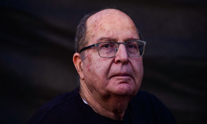 בוגי יעלון: נתניהו אחראי למותם של 2,000 אנשים