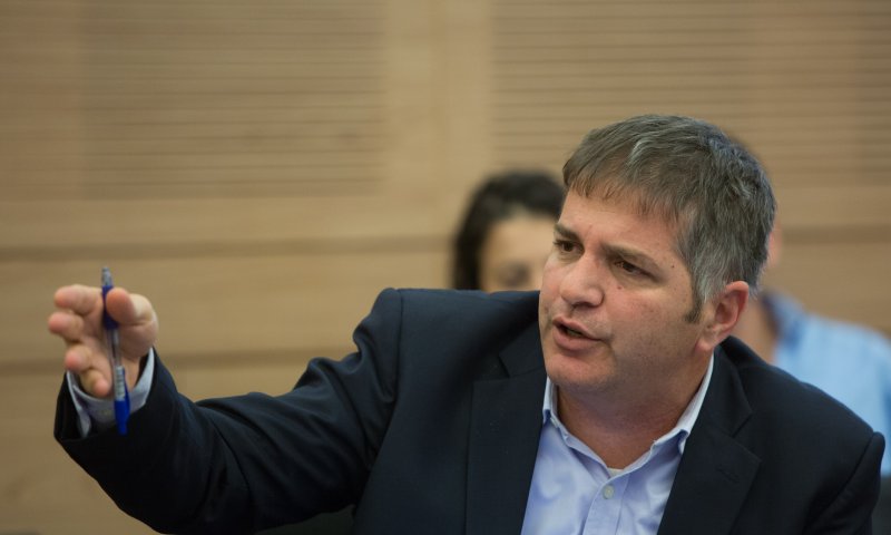 "לא אתן להתייחס לילדים שלנו כמו סחורה"