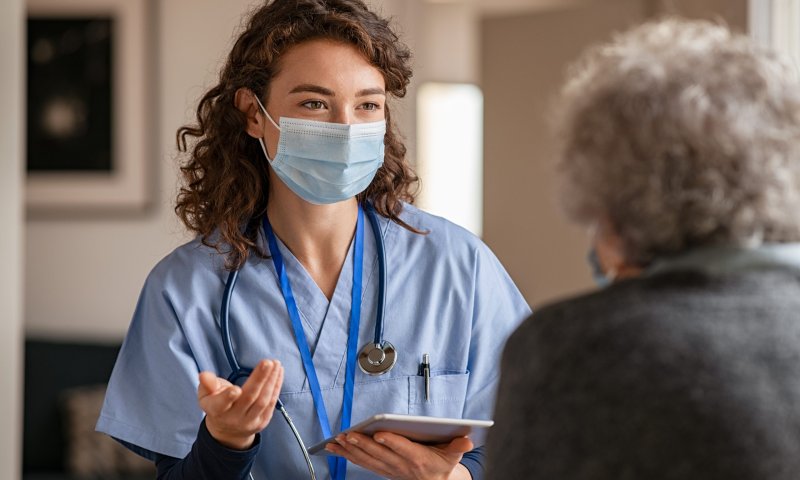 "זוטי דברים": אדם שתקף אחות זוכה למרות שהודה בתקיפה