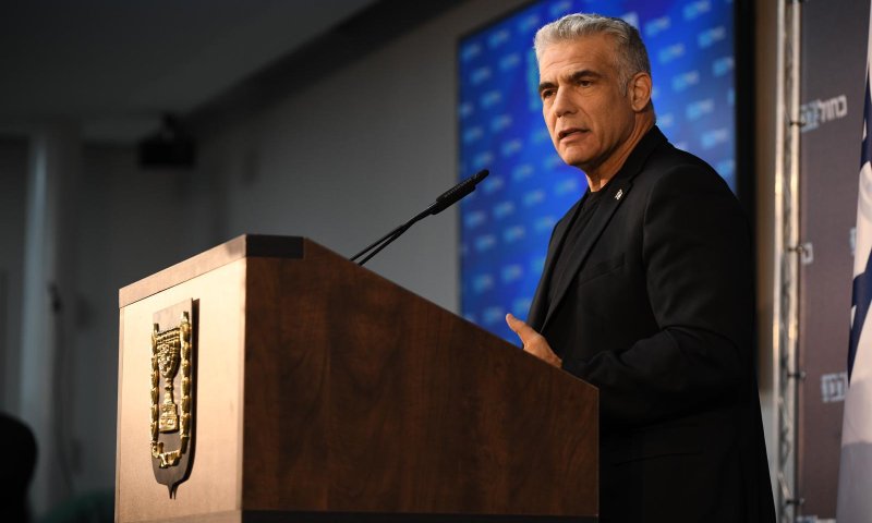 לפיד תוקף: "הרב רפי חושב שברוך גולדשטיין היה בסדר"