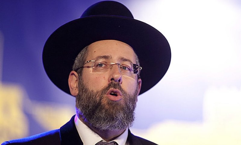 'עזר לנו': הרב לאו מצטרף לעמדת הרב יוסף