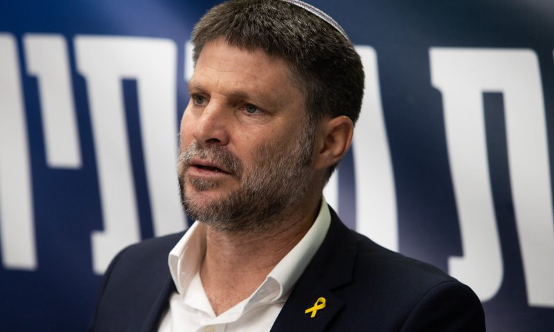 "סמוטריץ' צריך להחליט אם הוא ציונות דתית או דגל התורה"