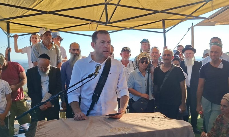 יוסי דגן בלוויה של משה זר: "אגדה חיה, מהפכן, איש אמת"