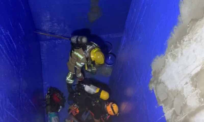 אדם נפל לבור בעומק 6 מטרים; צפו ברגעי החילוץ