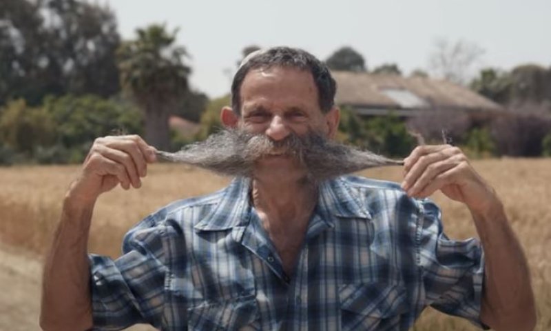 השפם הכי ארוך, האיש הכי גבוה והשיער הכי ארוך. צפו