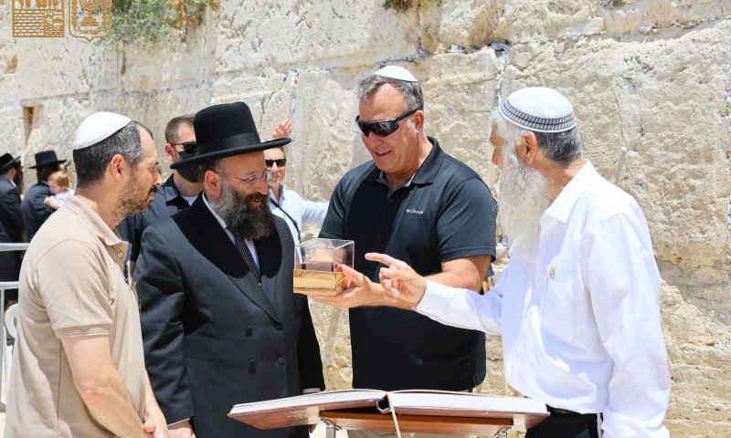 הגנרל האמריקאי הבכיר ביקר בכותל: "מי יתן ותמצא שלווה"