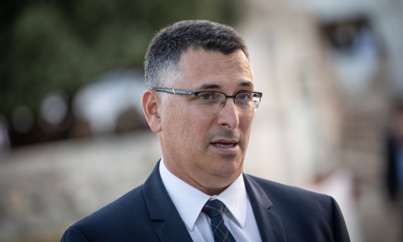 סקר: הבית היהודי בחוץ; גדעון סער מרסק את הליכוד