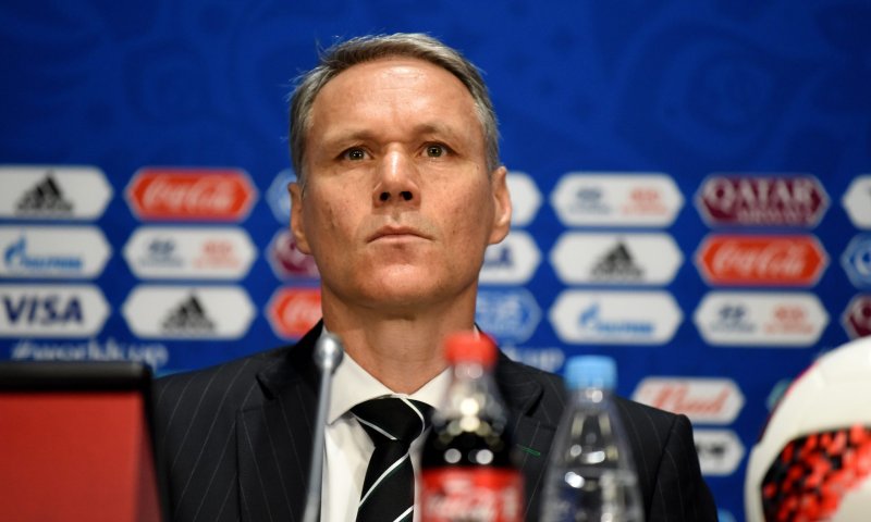 שער מזווית בלתי אפשרית: מרקו ואן באסטן בן 59