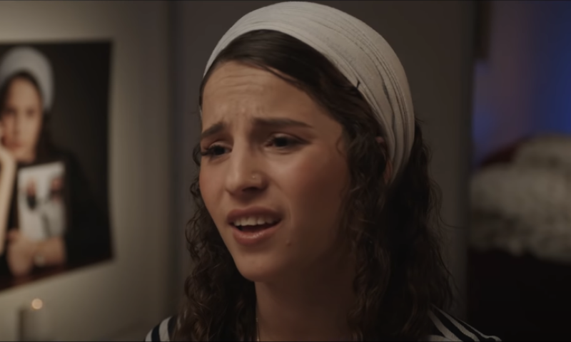 מרגש: בתו של הרב מיכי מרק בשיר לזכרו. צפו