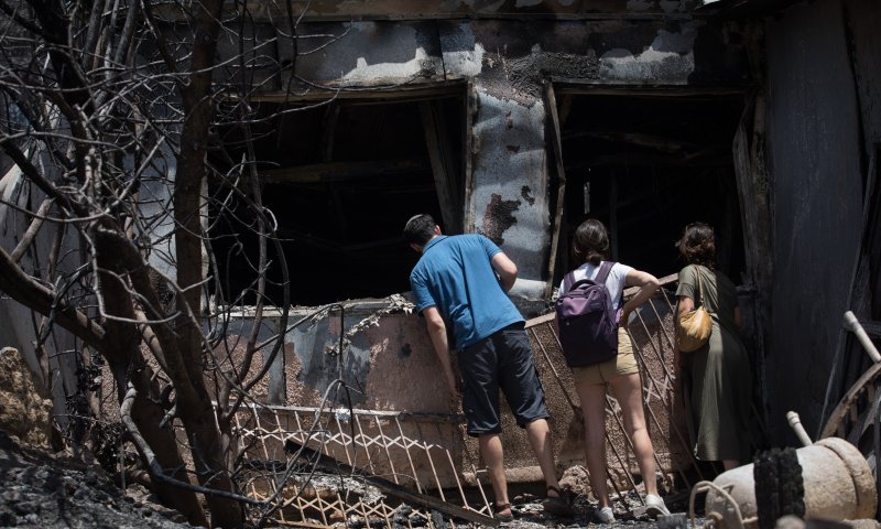 צפו בנס: הבתים נשרפו ובית הכנסת נותר שלם