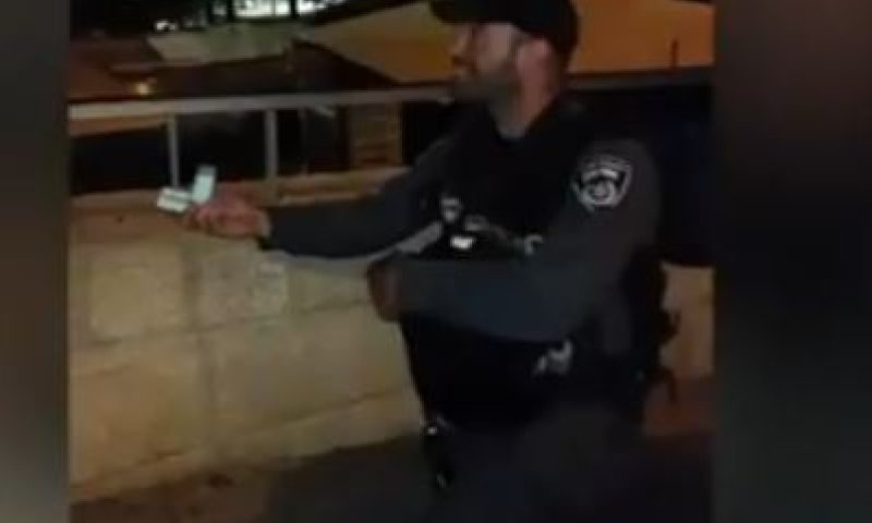 הלוחם ניצל את הרגיעה והציע נישואין לשוטרת