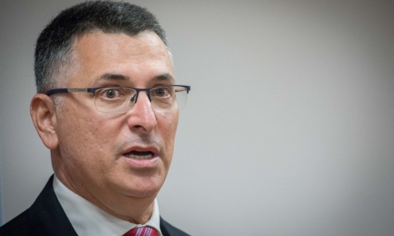 עמית סגל: הספינה של גדעון סער נוטה על צידה