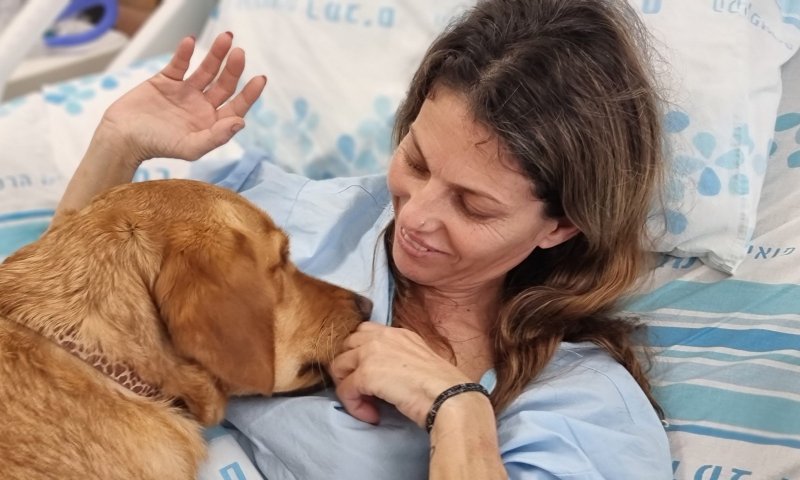 מרגש: כשהפצועה מטיל הנ"ט פגשה את הכלב בנו