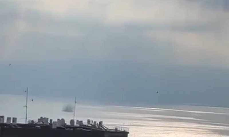 פיצוץ ענק וגלים גבוהים מנפילת הרקטות בכנרת | צפו