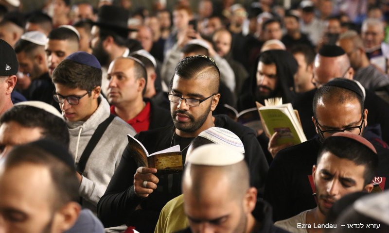 תיעוד עוצמתי: כמאה אלף איש באירוע סליחות בכותל