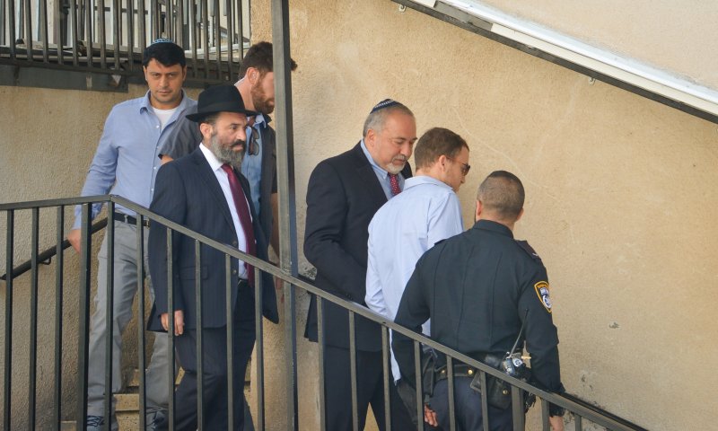 תיעוד: ליברמן ביומו האחרון בתפקיד, אצל הרב קנייבסקי