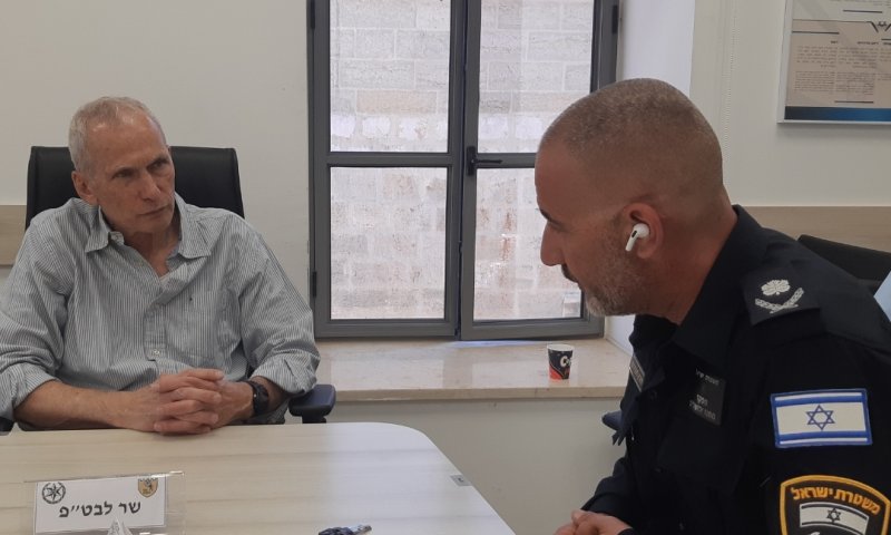 בר לב: למנוע מגורמים מתסיסים להגיע להר הבית