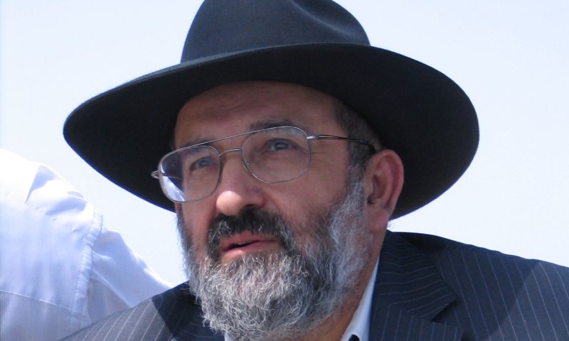 הרב זייני: פסיקת בג"צ על בחינת נשים &ndash; ייהרג ובל יעבור